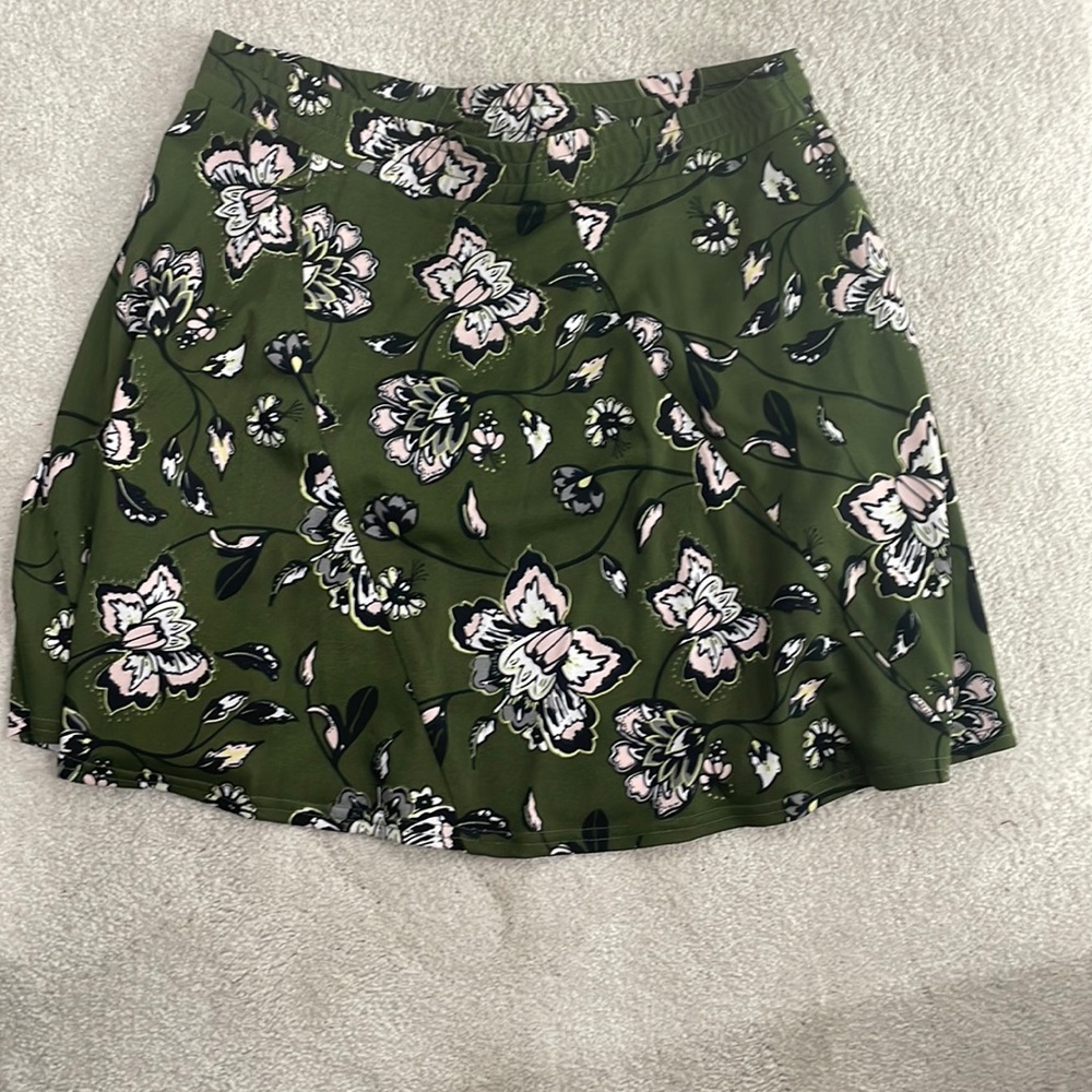 Women’s skirt size M petite. Elastic waist band